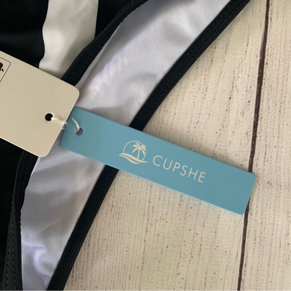 Cupshe Two Piece Swimsuit Striped Women’s US Small NEW - Picture 5 of 10